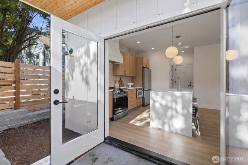 Property photo for 9549 Evanston Avenue N, Seattle photo 17