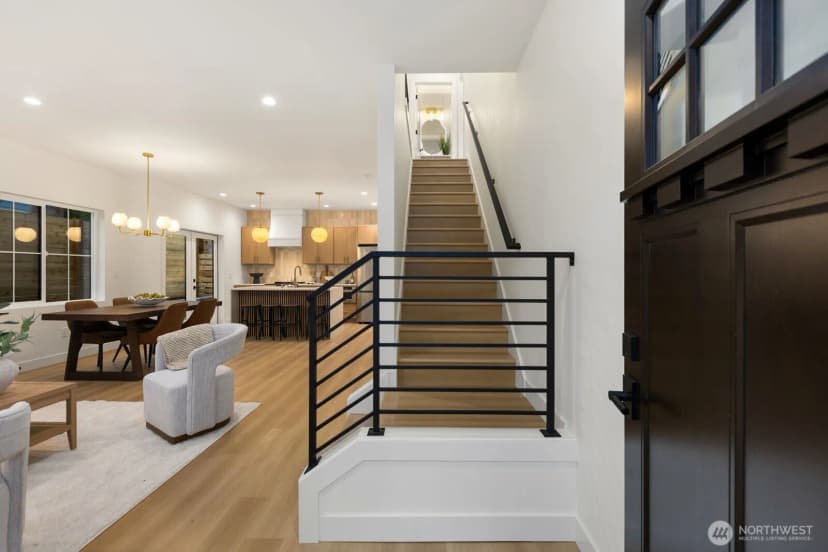 Property photo for 9549 Evanston Avenue N, Seattle photo 4