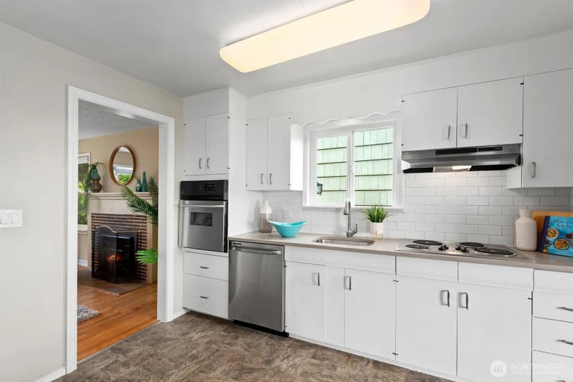 Property photo for 4116 Sw 38th Avenue Sw, Seattle photo 5