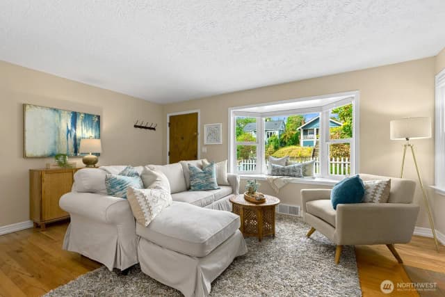 Property photo for 4116 Sw 38th Avenue Sw, Seattle photo 2