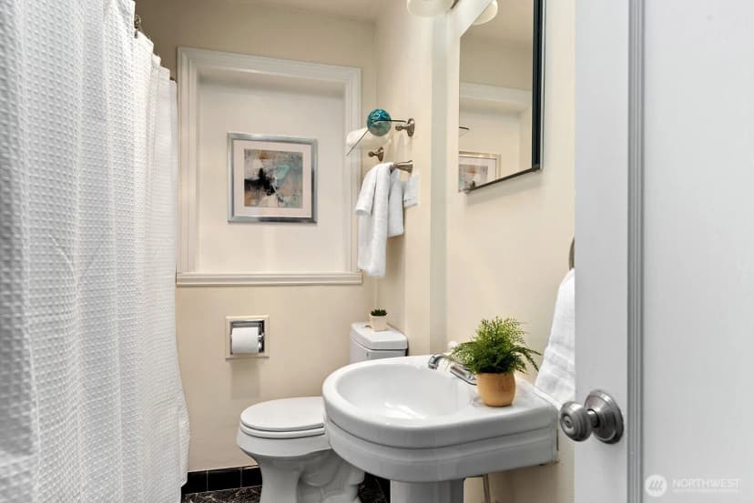 Property photo for 4116 Sw 38th Avenue Sw, Seattle photo 19