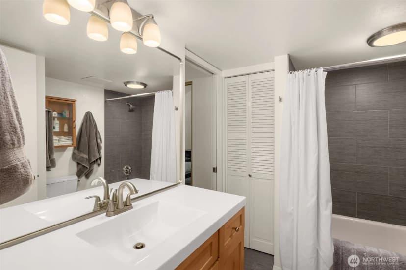Property photo for 3400 108th Place Ne #2, Bellevue photo 20
