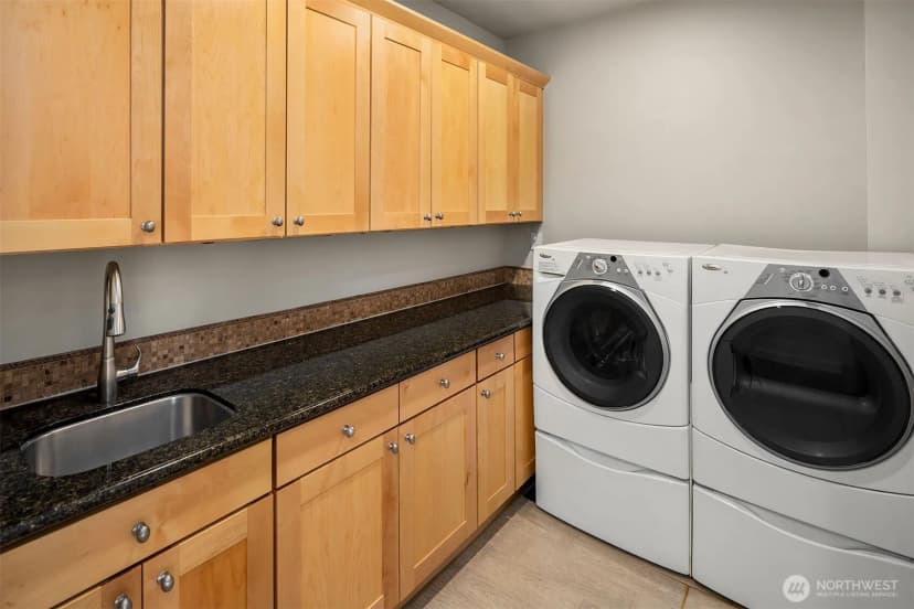 Property photo for 2 Crescent Key Se, Bellevue photo 34