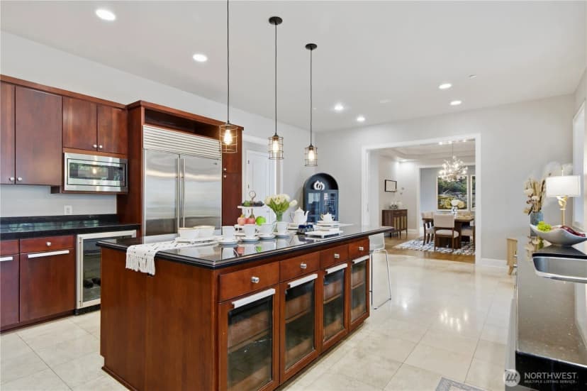 Property photo for 2 Crescent Key Se, Bellevue photo 9