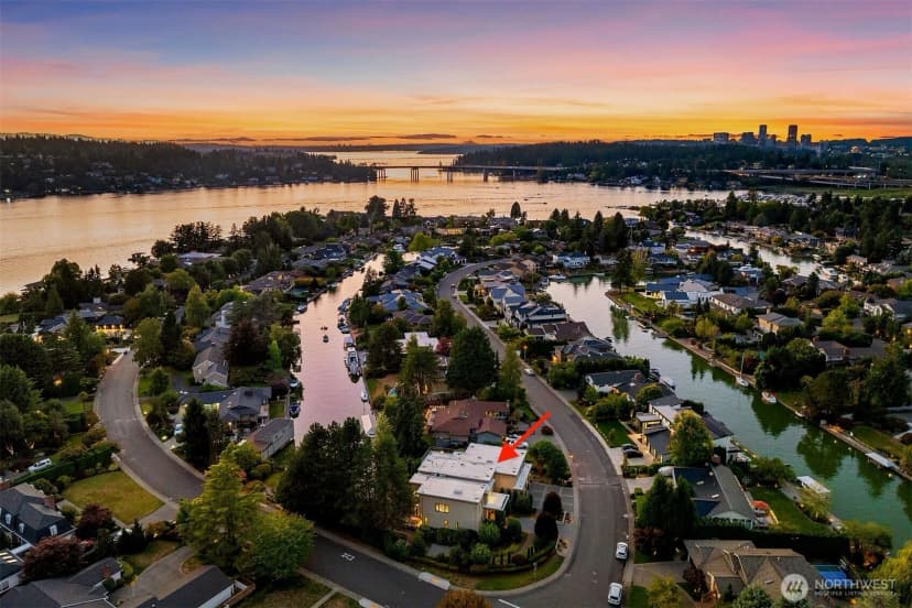 Property photo for 2 Crescent Key Se, Bellevue photo 3