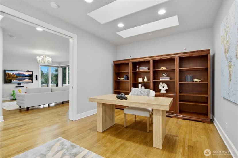Property photo for 2 Crescent Key Se, Bellevue photo 23