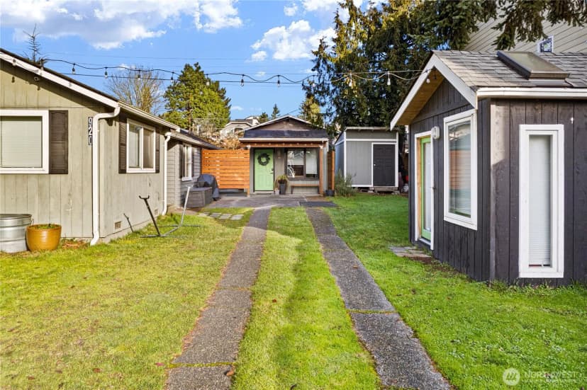 Property photo for 920 N 101st St, Seattle photo 3