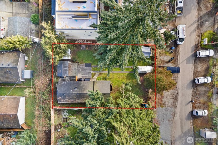 Property photo for 920 N 101st St, Seattle photo 2