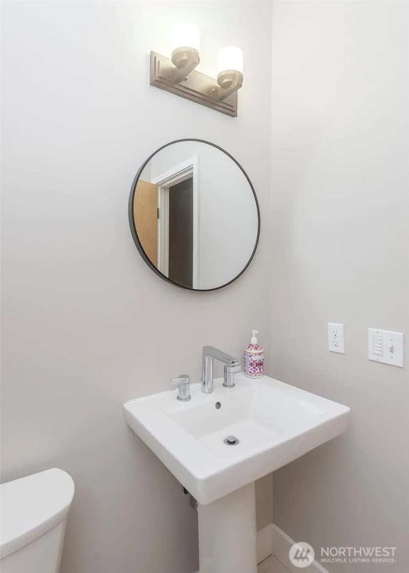 Property photo for 5110 Palatine Avenue N, Seattle photo 11