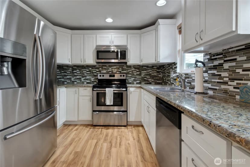 Property photo for 11013 Lundstrom Drive Sw, Lakewood photo 8