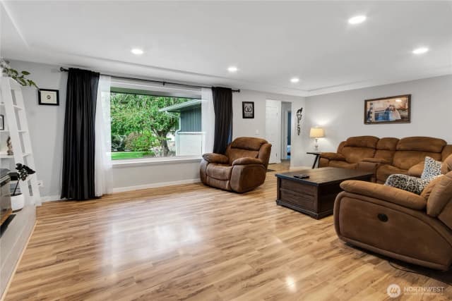 Property photo for 11013 Lundstrom Drive Sw, Lakewood photo 3