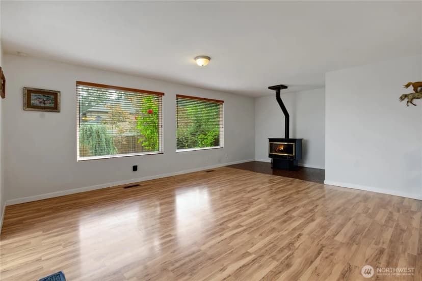 Property photo for 11013 Lundstrom Drive Sw, Lakewood photo 10