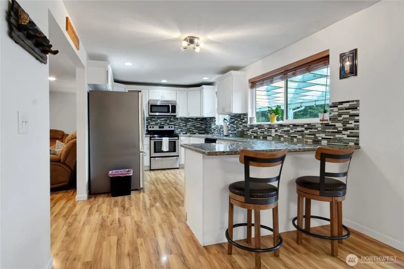 Property photo for 11013 Lundstrom Drive Sw, Lakewood photo 5