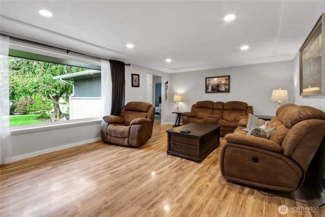 Property photo for 11013 Lundstrom Drive Sw, Lakewood photo 4
