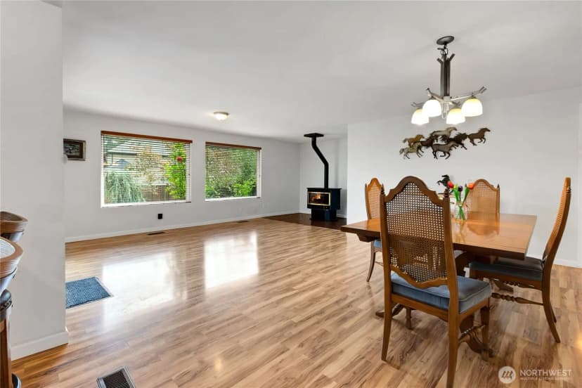 Property photo for 11013 Lundstrom Drive Sw, Lakewood photo 9
