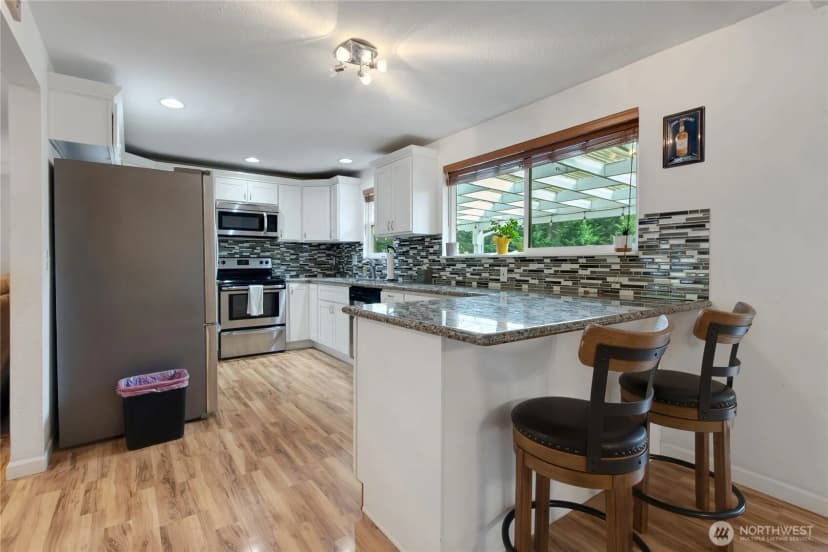 Property photo for 11013 Lundstrom Drive Sw, Lakewood photo 6