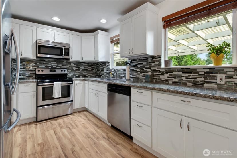 Property photo for 11013 Lundstrom Drive Sw, Lakewood photo 7
