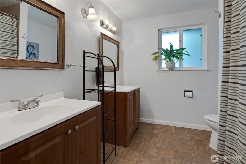 Property photo for 11013 Lundstrom Drive Sw, Lakewood photo 15