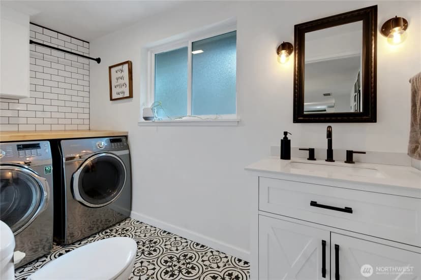 Property photo for 11013 Lundstrom Drive Sw, Lakewood photo 18
