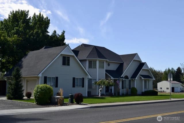 Property photo for 1022 E Capitol Avenue, Ellensburg photo 2