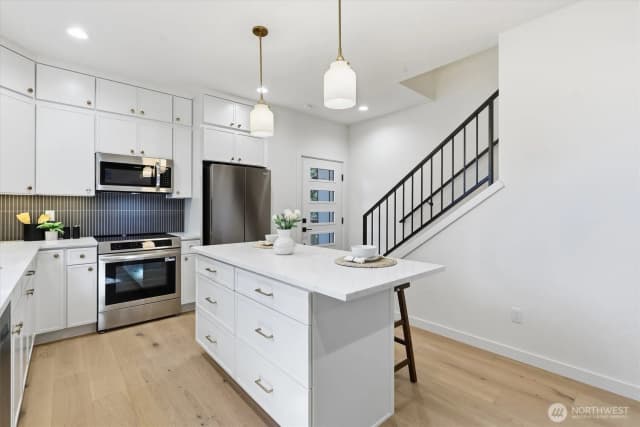 Property photo for 13353 25th Avenue Ne, Seattle photo 5