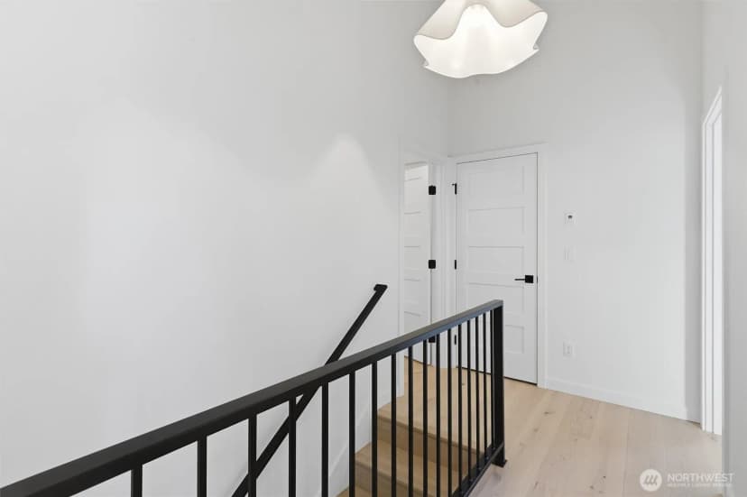 Property photo for 13353 25th Avenue Ne, Seattle photo 11