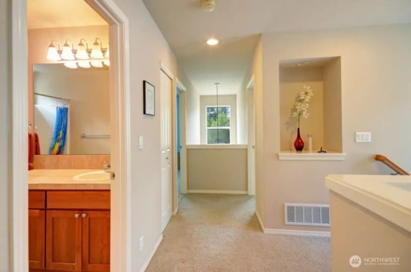 Property photo for 19130 Ne 65th Way, Redmond photo 5