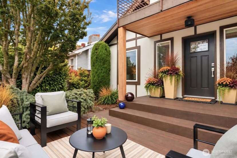 Property photo for 6022 45th Avenue Sw, Seattle photo 2
