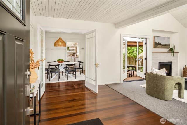 Property photo for 6022 45th Avenue Sw, Seattle photo 4