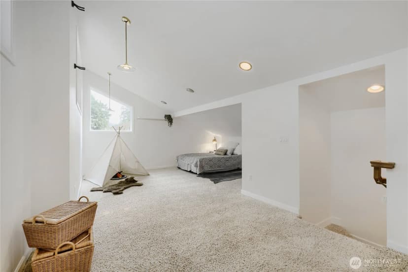Property photo for 14325 102 Avenue Ne, Kirkland photo 17