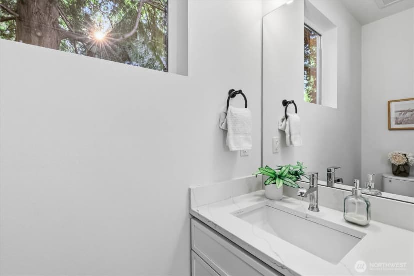 Property photo for 13353 25th Avenue Ne, Seattle photo 10