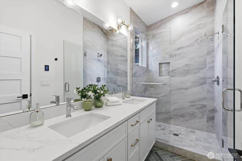 Property photo for 13353 25th Avenue Ne, Seattle photo 14