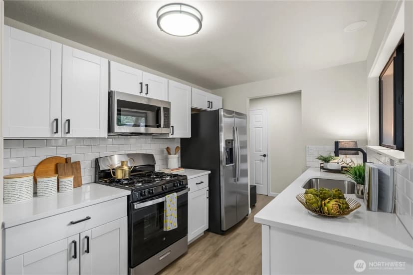 Property photo for 7601 64th Avenue W, Lakewood photo 8