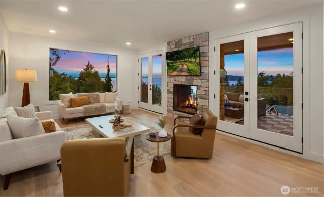 Property photo for 7126 Picnic Place, Edmonds photo 3