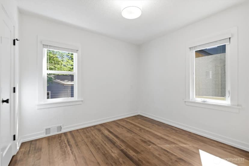 Property photo for 13349 25th Avenue Ne, Seattle photo 17