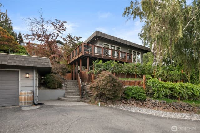 Property photo for 2020 Overlook Drive, Wenatchee photo 3