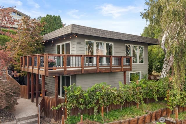 Property photo for 2020 Overlook Drive, Wenatchee photo 4