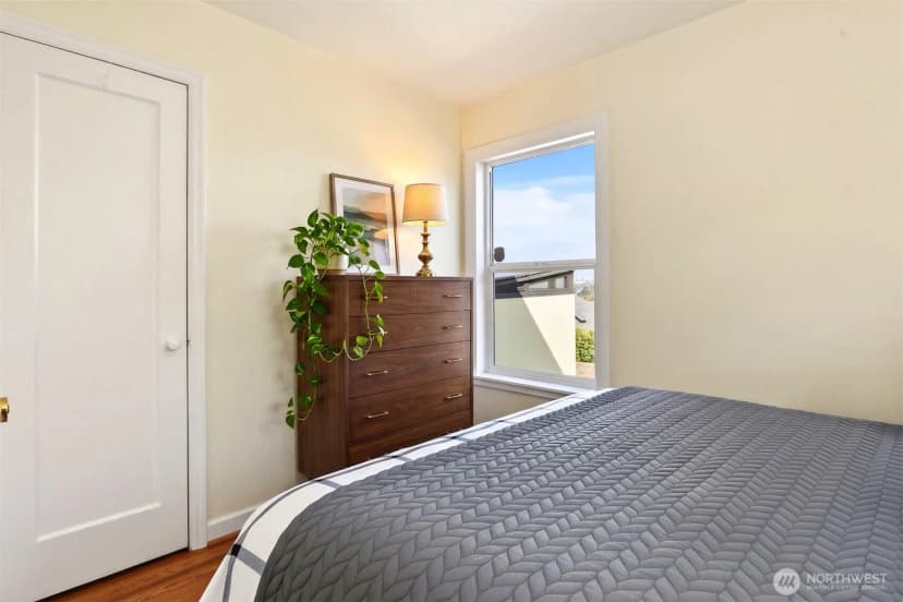 Property photo for 3046 24th Avenue W, Seattle photo 24
