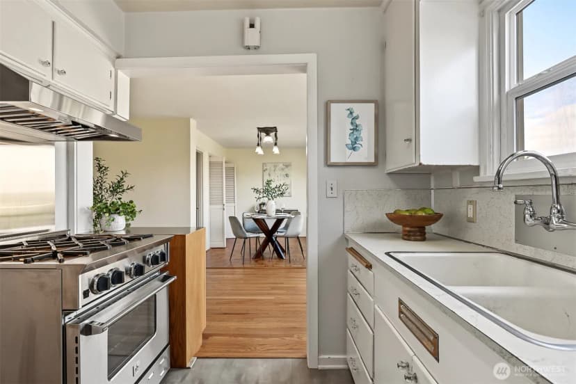 Property photo for 3046 24th Avenue W, Seattle photo 12
