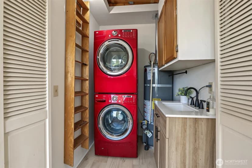 Property photo for 3046 24th Avenue W, Seattle photo 28