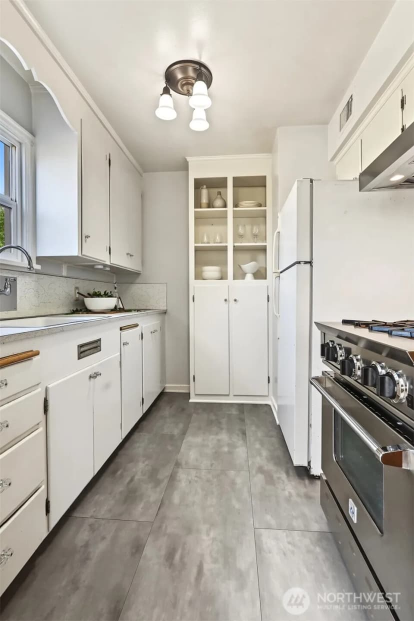 Property photo for 3046 24th Avenue W, Seattle photo 13