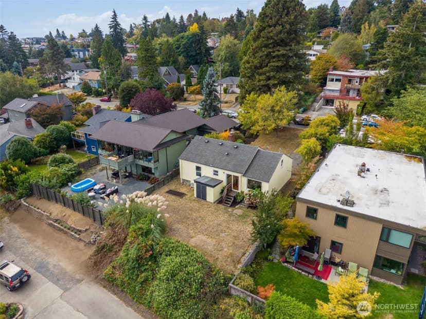 Property photo for 3046 24th Avenue W, Seattle photo 32