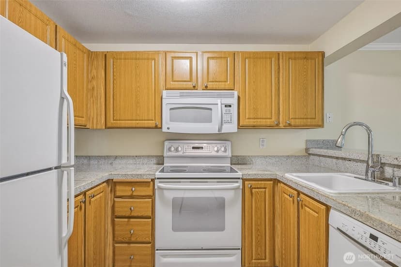 Property photo for 12615 100th Lane Ne #m161, Kirkland photo 10