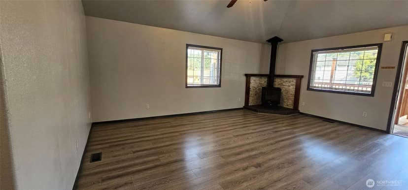 Property photo for 122 N Berggren Road, Eatonville photo 23