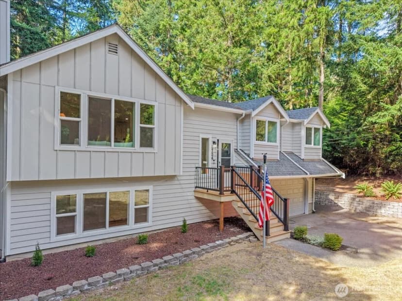 Property photo for 6734 Richards Avenue Se, Port Orchard photo 2