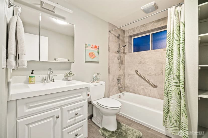 Property photo for 9032 Ne 132nd Place, Kirkland photo 25