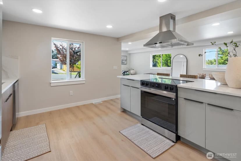 Property photo for 10036 1st Avenue S, Seattle photo 11