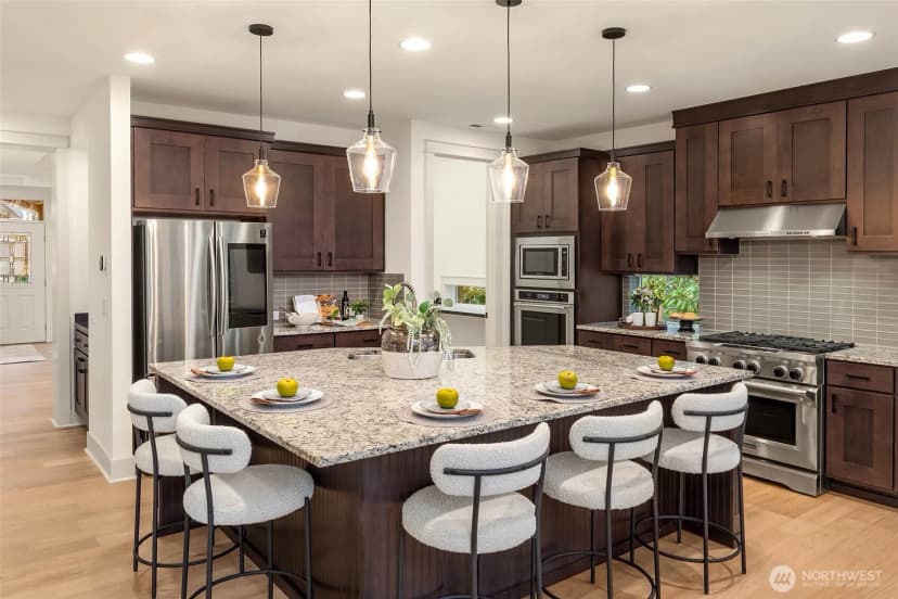 Property photo for 21245 Ne Inglewood Hill Road, Sammamish photo 9