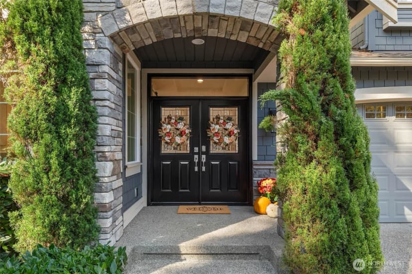 Property photo for 21245 Ne Inglewood Hill Road, Sammamish photo 2