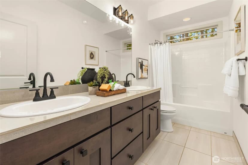 Property photo for 21245 Ne Inglewood Hill Road, Sammamish photo 28